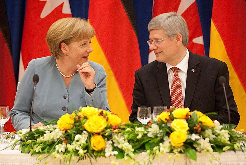 Angela Merkel a kanadai kormány költségvetési szigorát dícsérte