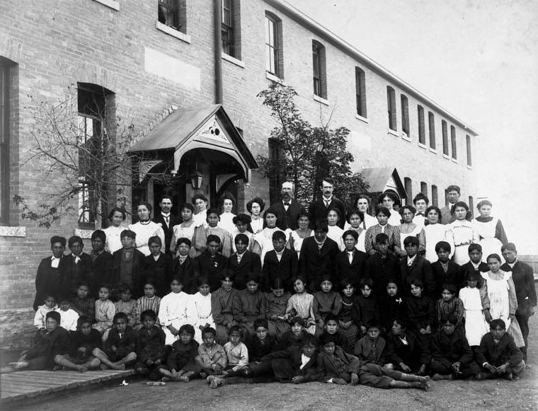 Bentlakásos iskola a Saskatchewan tartományi Reginában (1921)