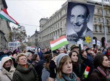 A szélsőjobboldal egy vírus amit karanténba kell zárni – Harcias hangulat a budapesti antifasiszta tüntetésen