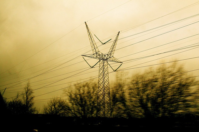 Electricity pole / Lars Sonderby (flickr)