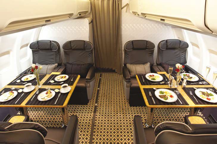 Egy Boeing 737-500 business class cabin belseje. Vajon ilyen lesz majd utazni a Sólyommal?