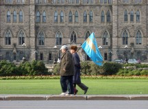 Székely zászló a kanadai parlament előtt.