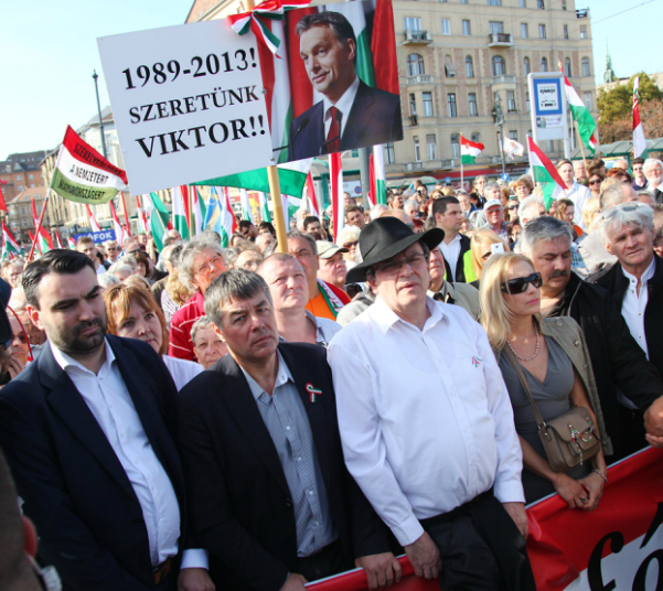 Orbán békemenete (1): A fizetett hazafiak népfrontjáról…
