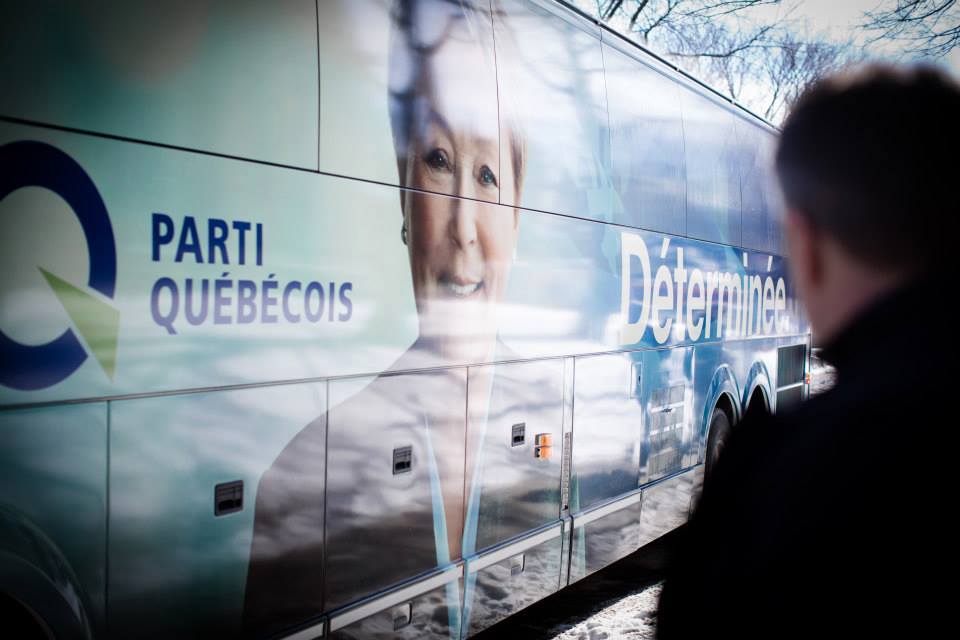 A Parti Québécois és Pauline Marois kormányfő-jelölt kampánybusza