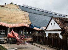 A New York Times képe: 6 méterre Orbán Viktor házától épül a stadion. Azóta fel is épült, ünnepélyesen meg is nyitották.