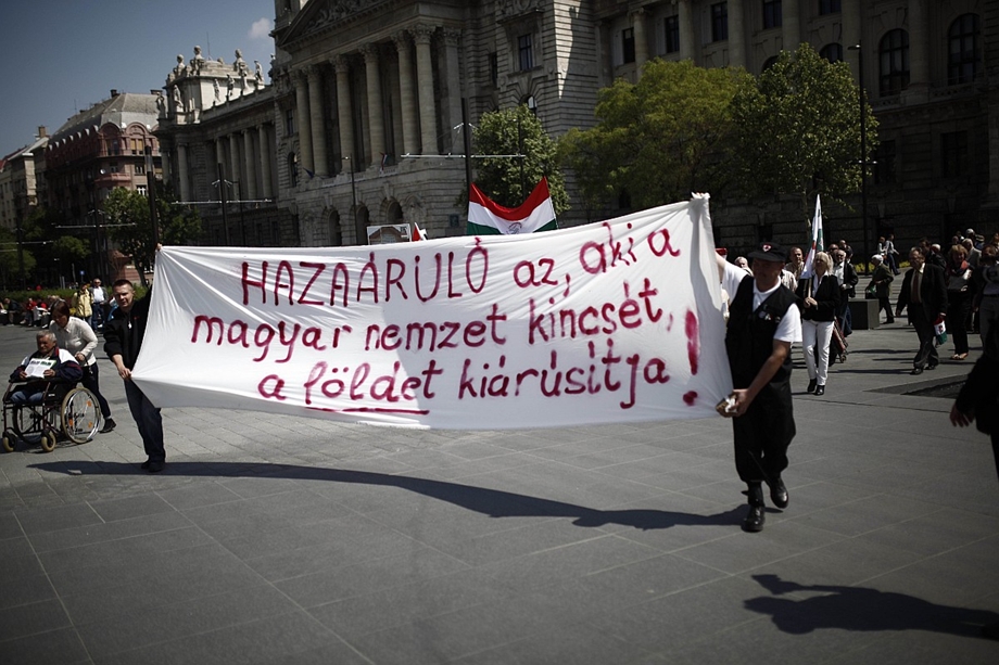 Szélsőjobboldali tüntetés a Kossuth téren.