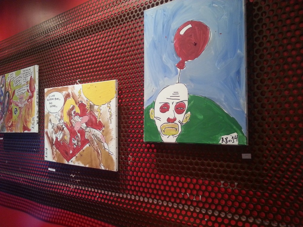Festmények a Café Pi-ben.
