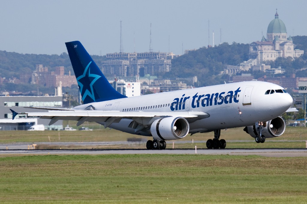 Egy Air Transat A310-es gép felszáll a montreáli Trudeau repülőtérről.