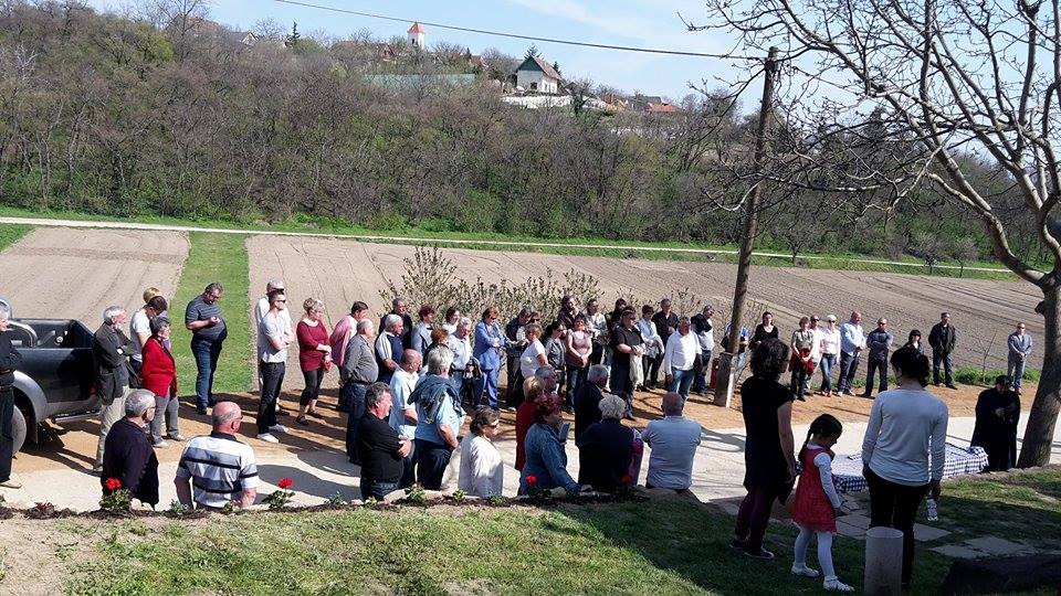 Az Öreg borász c. szobor avatása A sukorói borjúvölgyben. Fotó: Garai-Édler Eszter.