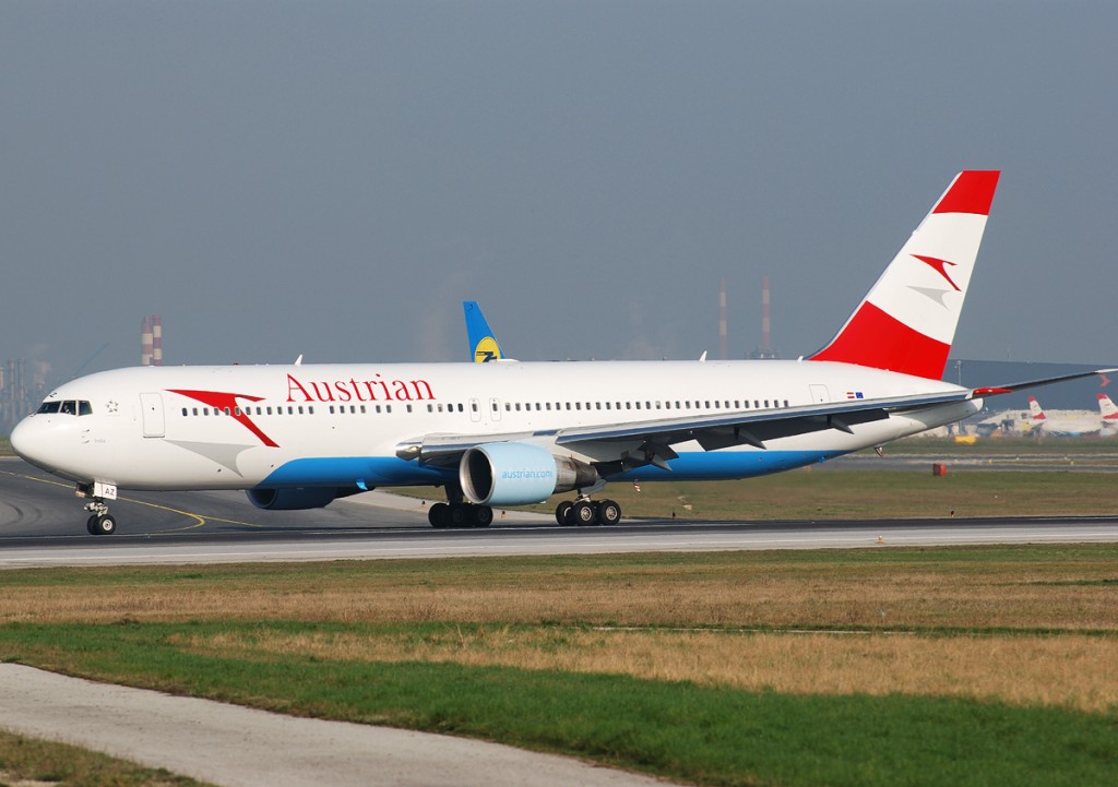 Austrian Airlines járat a bécsi reptéren.