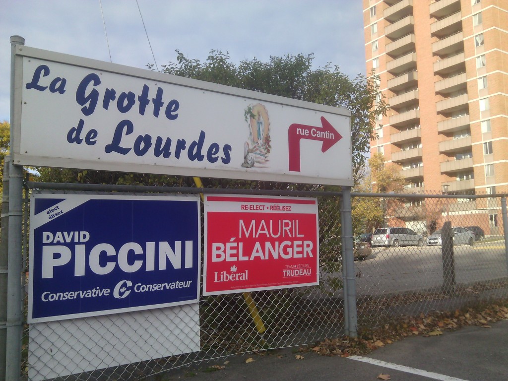 Választási plakátok az Ottawa-Vanier választókerületben. Fotó: C. Adam.