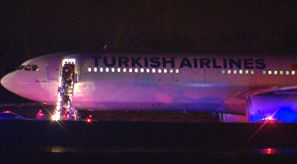 Turkish Airlines járat vasárnap hajnalkor a Halifax-i repülőtéren. Fotó: CTV.