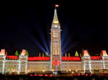 A kanadai parlament kivilágítva