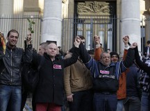 A Place de la Bourse-ban emlékeznek ma este az áldozatokra. Fotó: AFP.