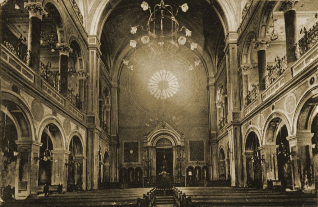 A pápai zsinagóga a Holokauszt előtti években.