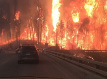 Erdőtűz Fort McMurray-ben. A képet egy menekülő lakos készítette.