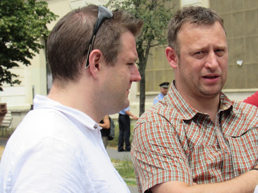 Szücs Balázs (bal), VII. kerületi önkormányzati képviselő. Fotó: C. Adam
