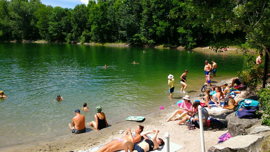 The Pond -- Kimondottan kellemes az egykori homokbánya tó közstrandja. 