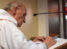 A 86 éves Hamel atyát mise közben brutálisan meggyilkolták.