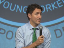 Kifütyülték Justin Trudeau miniszterelnököt a fiatal munkások