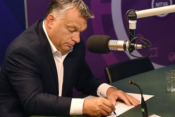 Amikor Orbán ismét felköpött…