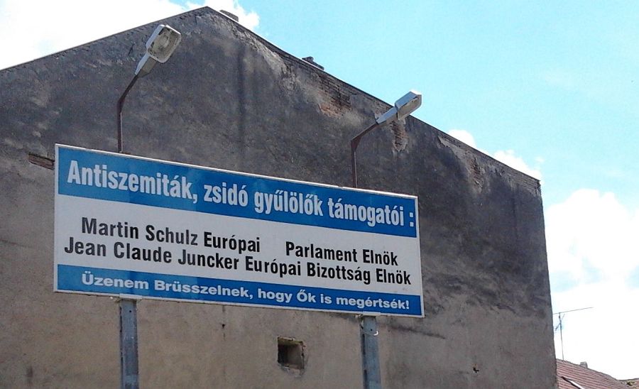 Üzenet a ház falán az európai „antiszemitákról”