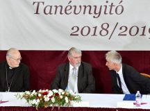 Hatalmi tanévnyitás a kurzuspolitika jegyében