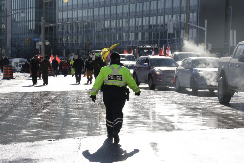 Veszélyes, tűrhetetlen helyzet Ottawa megszállása — Bevonulhat a kanadai hadsereg