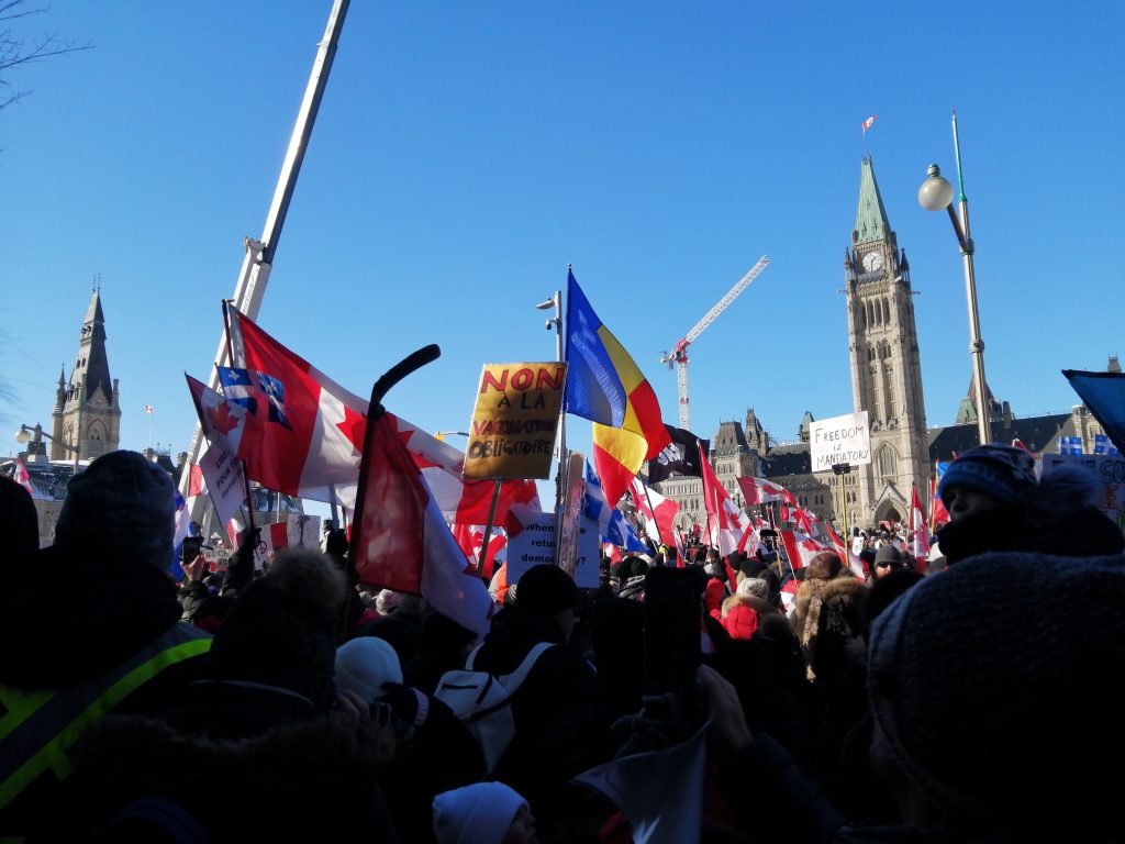 Szükségállapot Ottawában — Letartóztatják azokat akik benzint visznek a tüntetőknek