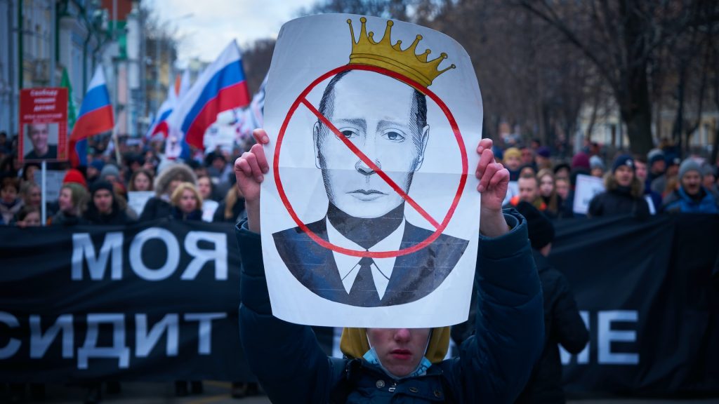 Oroszország a teljes összeomlás küszöbén — Hagyni kell, hogy essen szét darabokra az Orosz Föderáció