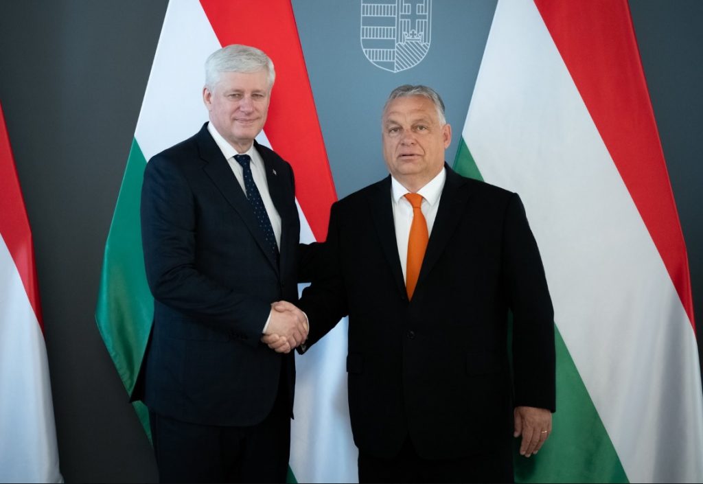 Kanada korábbi miniszterelnöke Orbánnal szeretne „szorosabb kapcsolatokat” építeni